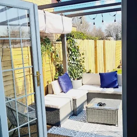 Beautiful 2Bed House With Garden, Walking Distance To Town - Free Parking Apartment Glasgow Exterior photo